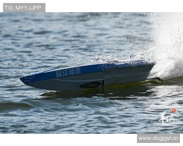 竞技SUP赛场激战正酣 水上运动新风潮引领未来潮流 竞技SUP赛场激战正酣 水上运动新风潮引领未来潮流